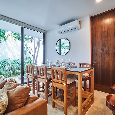Omara 2-Br Pool - Tropical 2-Br Condo With Private Pool + Amenities!